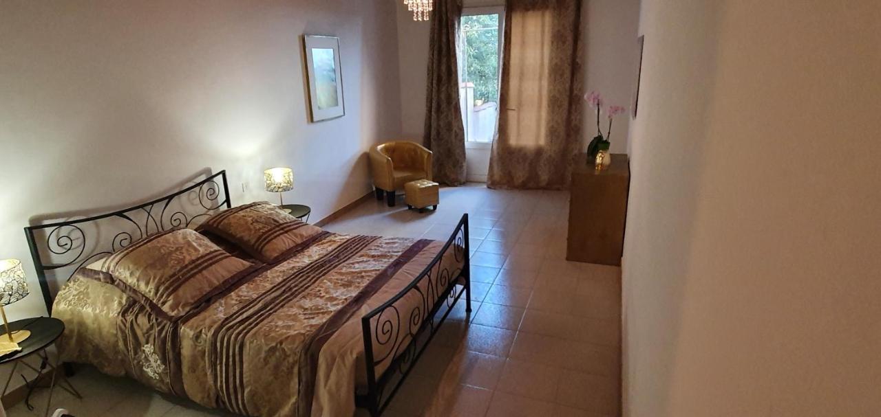 Chez Isabelle Bed & Breakfast Luri ภายนอก รูปภาพ